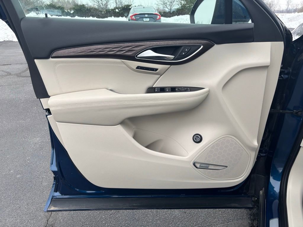 Used 2023 Buick Envision Avenir image 12