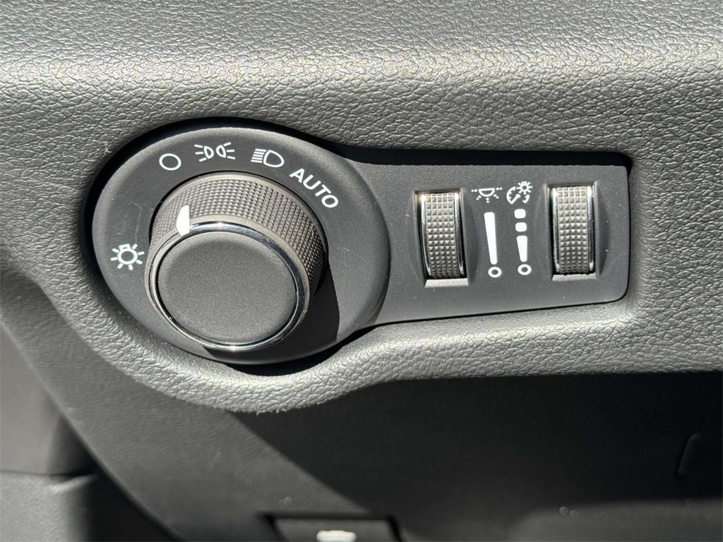 New 2026 Chrysler Voyager LX image 26