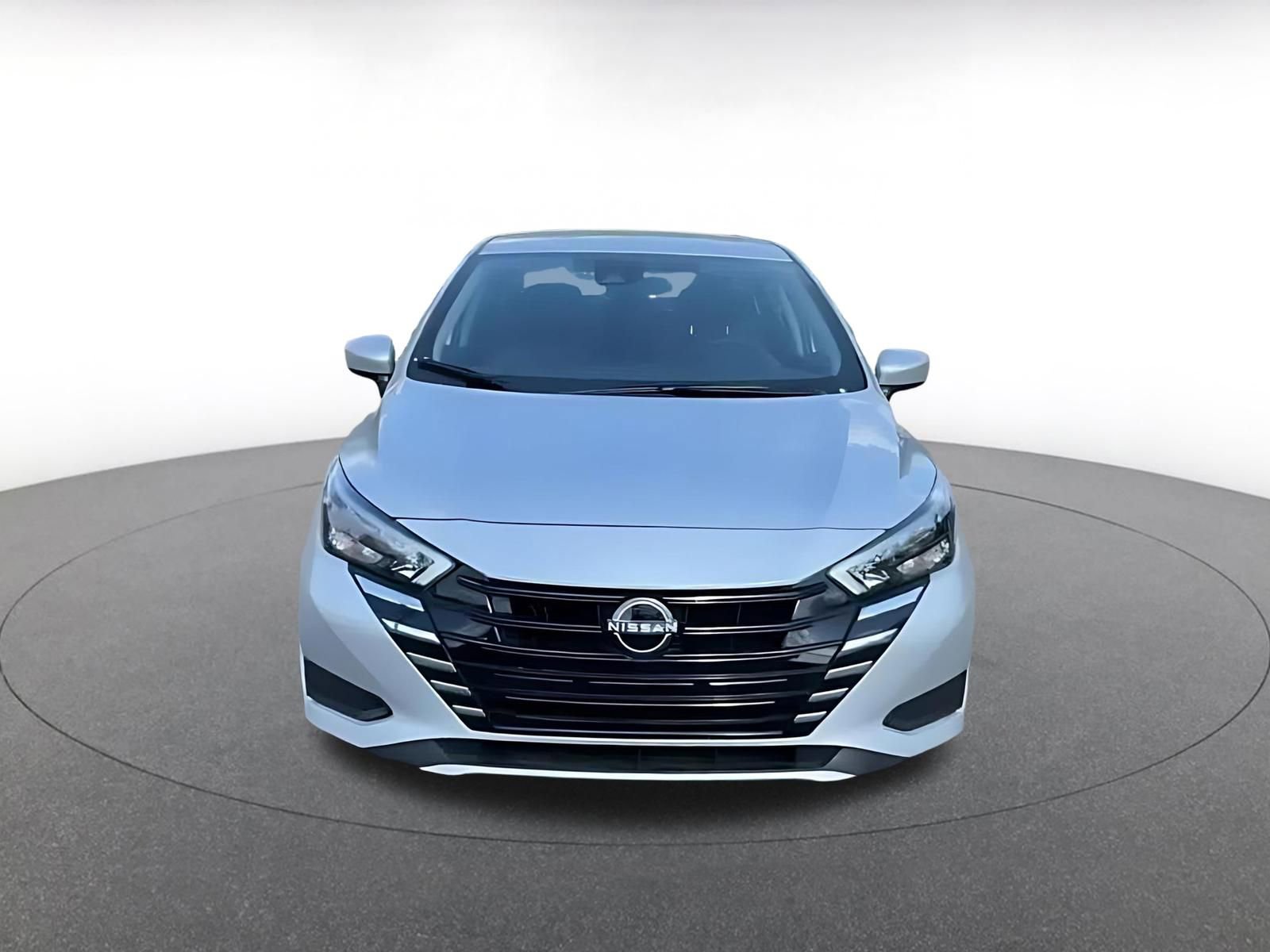 Used 2025 Nissan Versa SV image 4