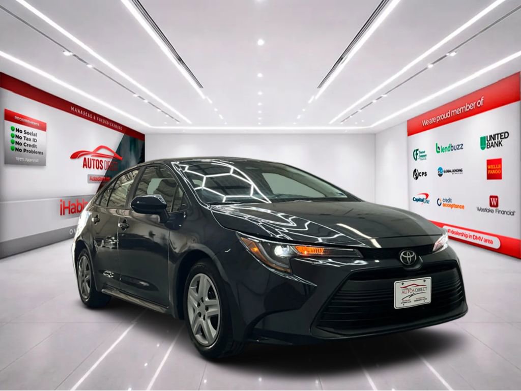 Used 2025 Toyota Corolla LE image 2