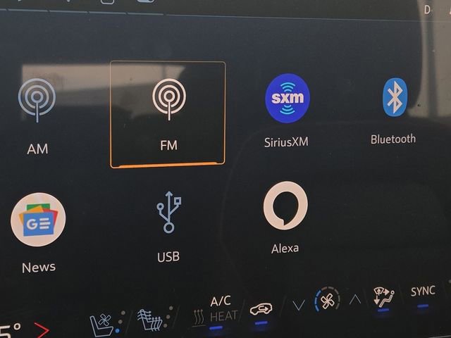 New 2025 Chevrolet Equinox EV RS w/ Convenience Package II FWD image 6