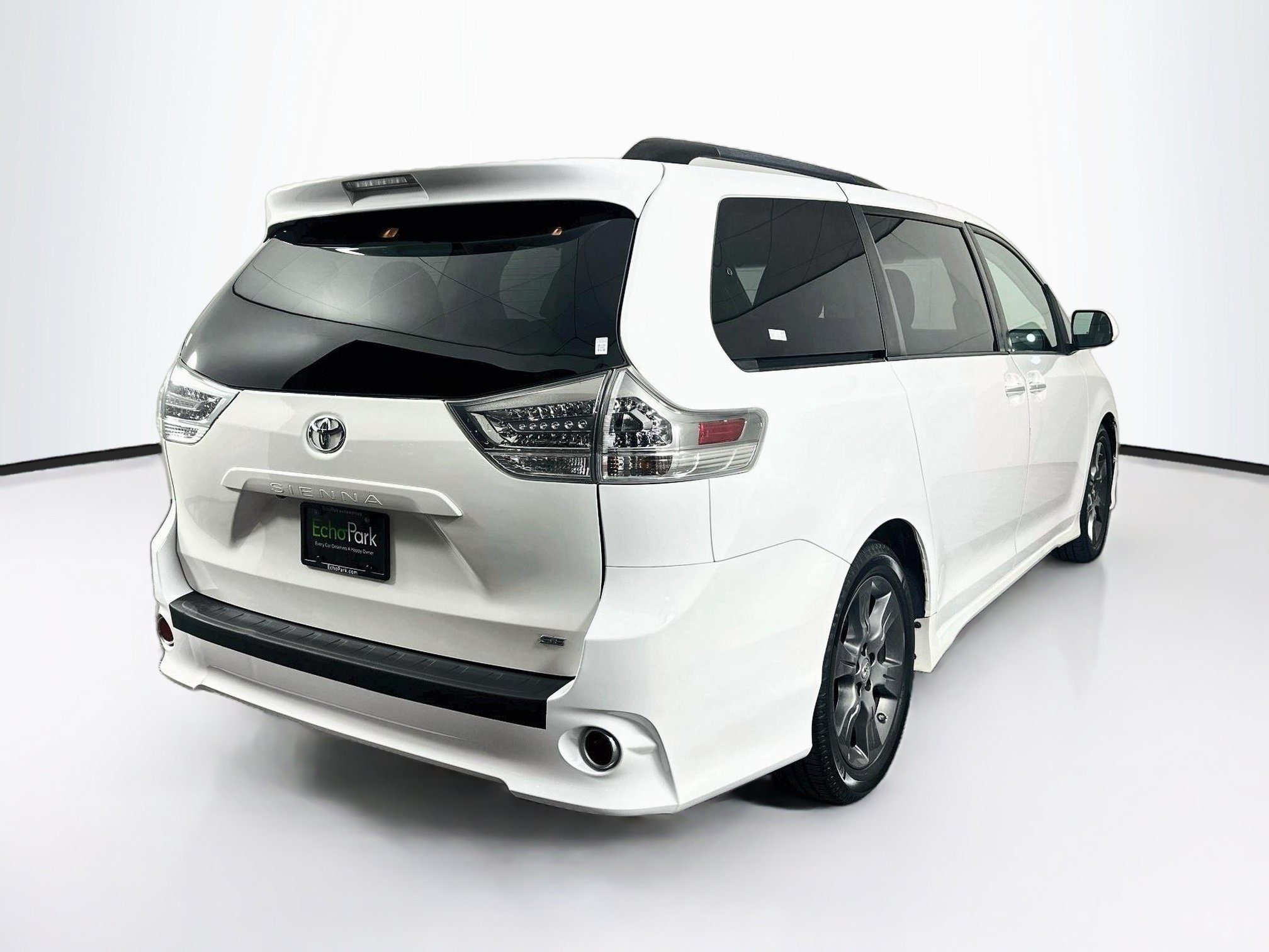 Used 2015 Toyota Sienna SE w/ SE Preferred Package FWD image 9