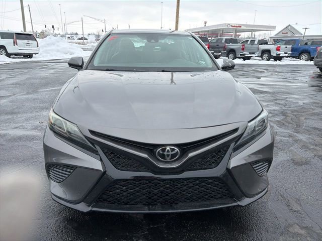 Used 2019 Toyota Camry SE image 2