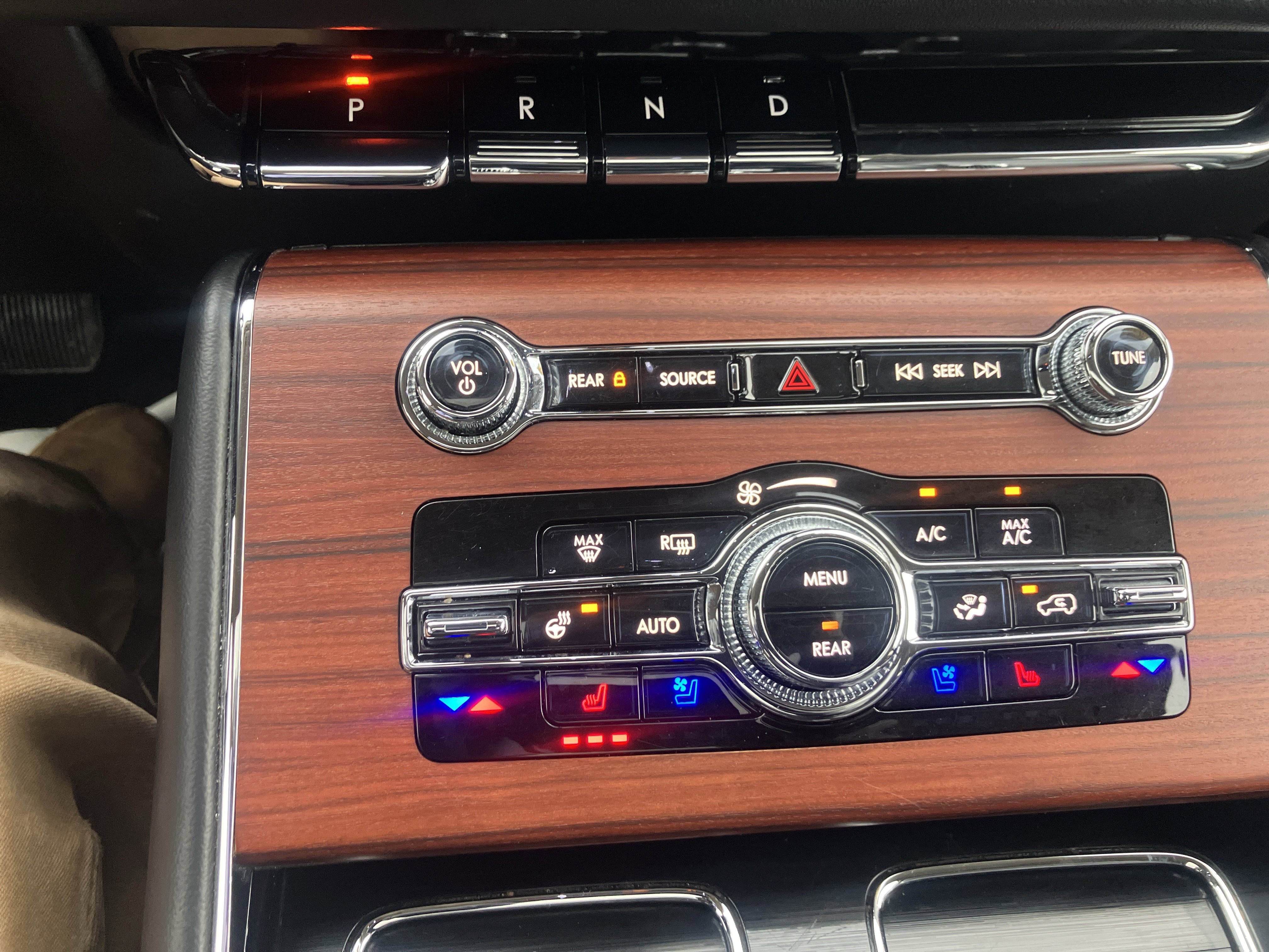 Used 2024 Lincoln Aviator Reserve image 32