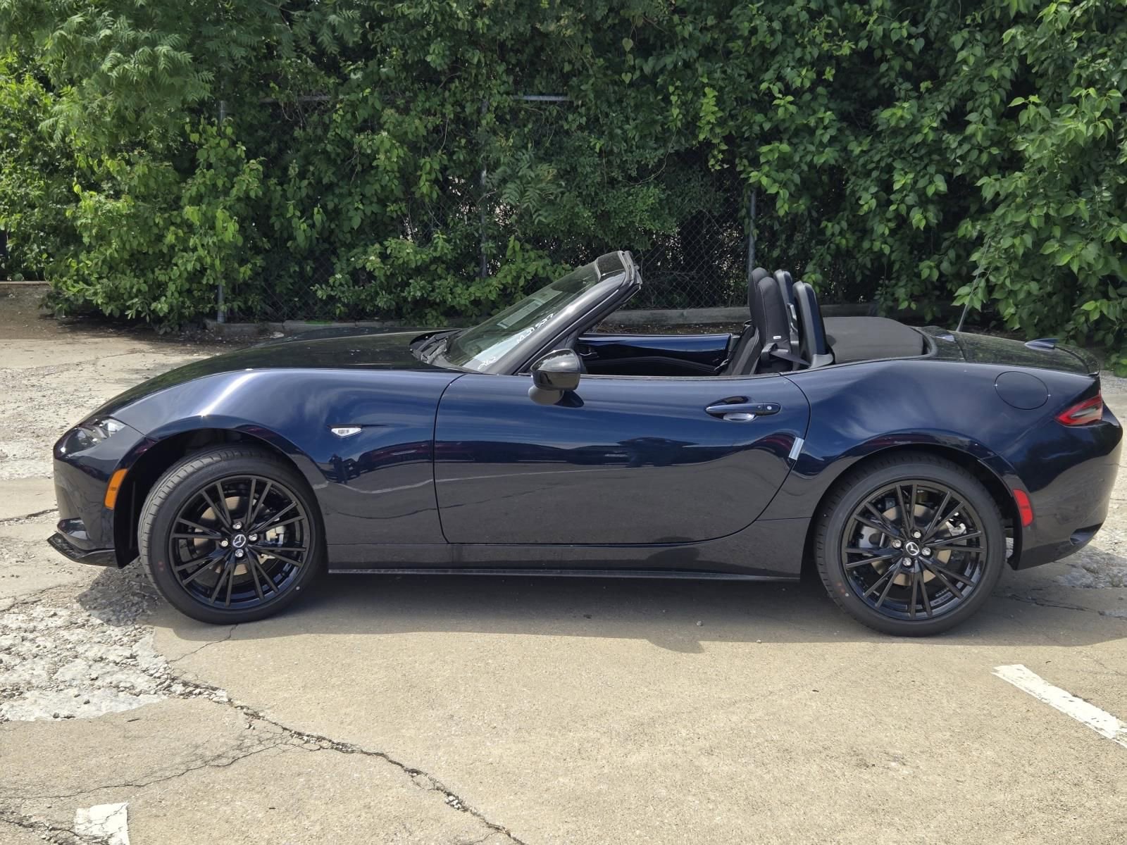 New 2026 MAZDA MX-5 Miata Club w/ Interior Package RWD image 9