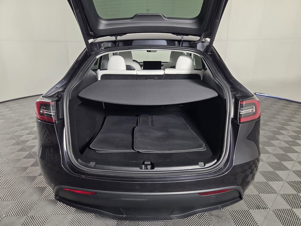 Used 2024 Tesla Model Y Long Range AWD/4WD image 28