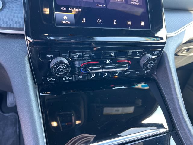 Used 2025 Jeep Grand Cherokee L Altitude AWD/4WD image 17
