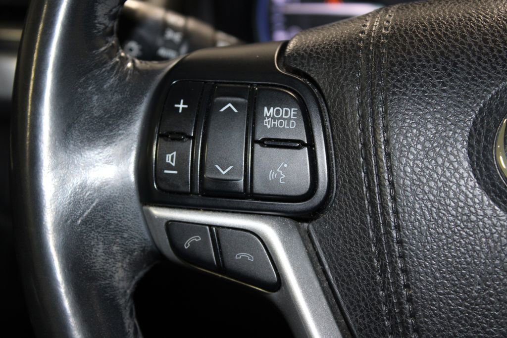 Used 2017 Toyota Highlander XLE image 36