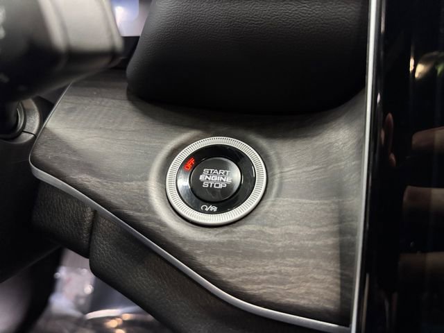 Used 2024 Jeep Grand Cherokee Limited w/ Luxury Tech Group II image 27