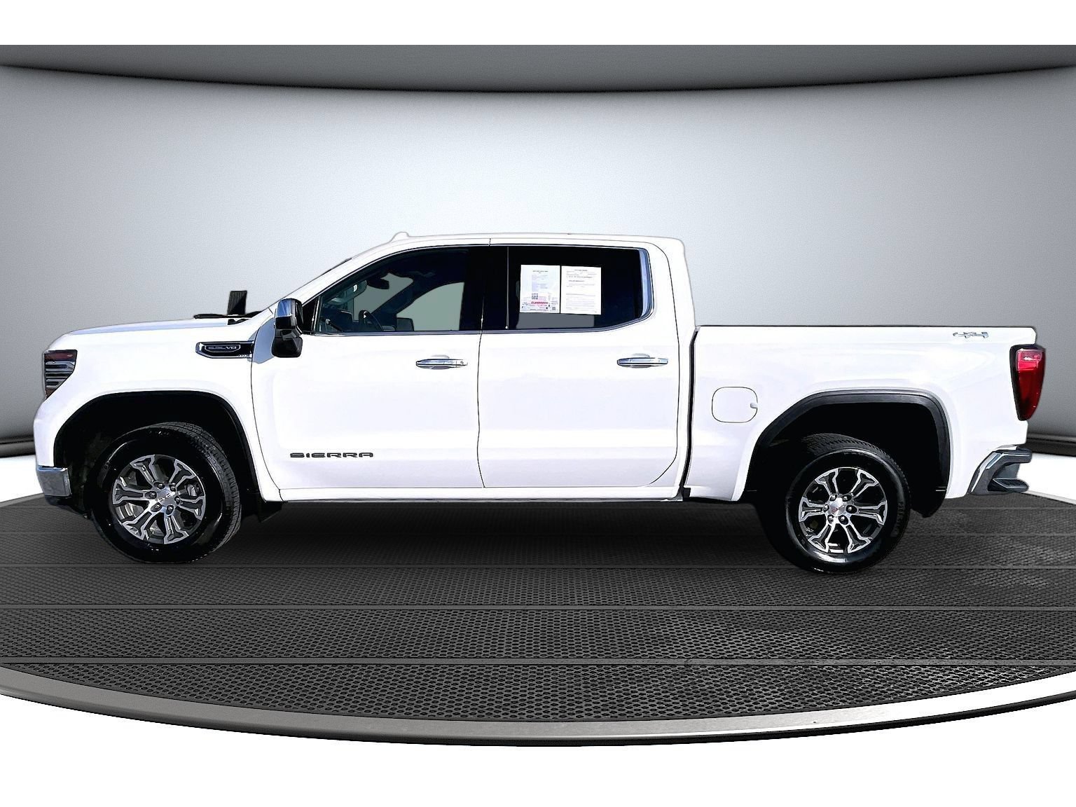 Used 2025 GMC Sierra 1500 SLT AWD/4WD image 18