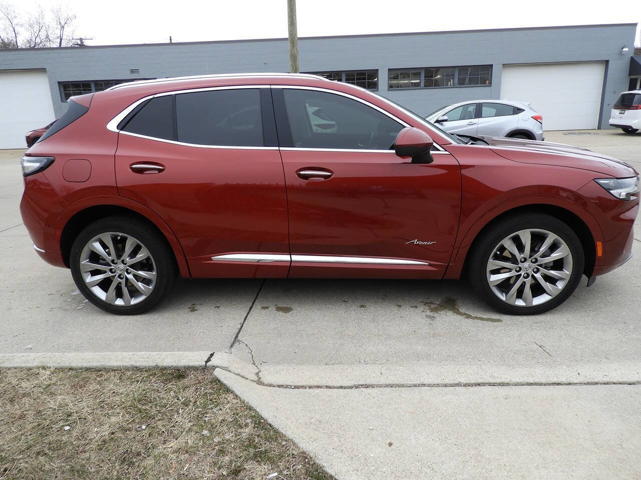 Used 2022 Buick Envision Avenir w/ Technology Package II image 11