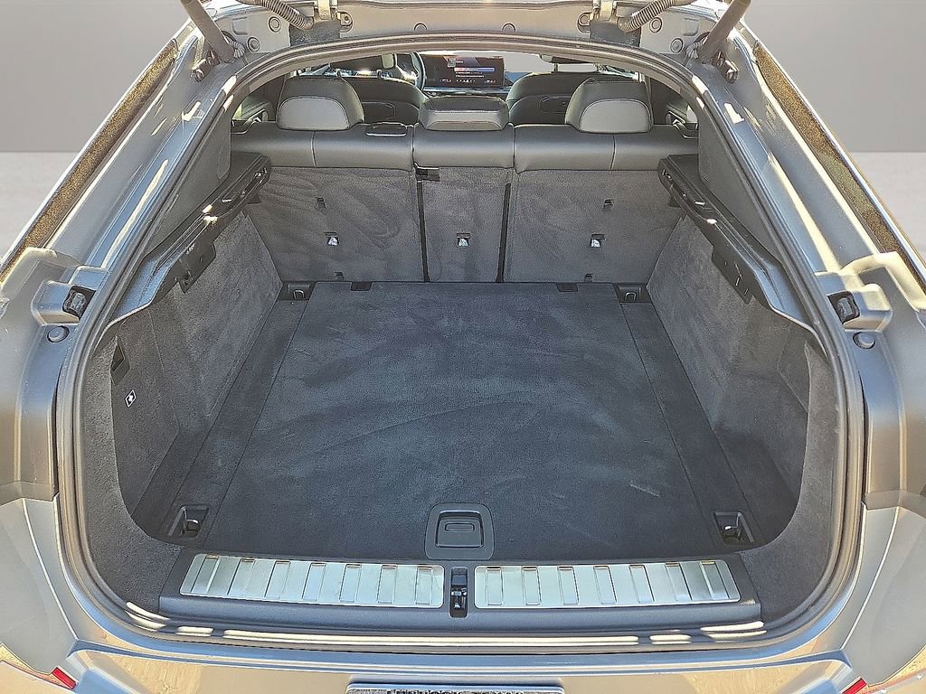 Used 2026 BMW X6 xDrive40i image 12