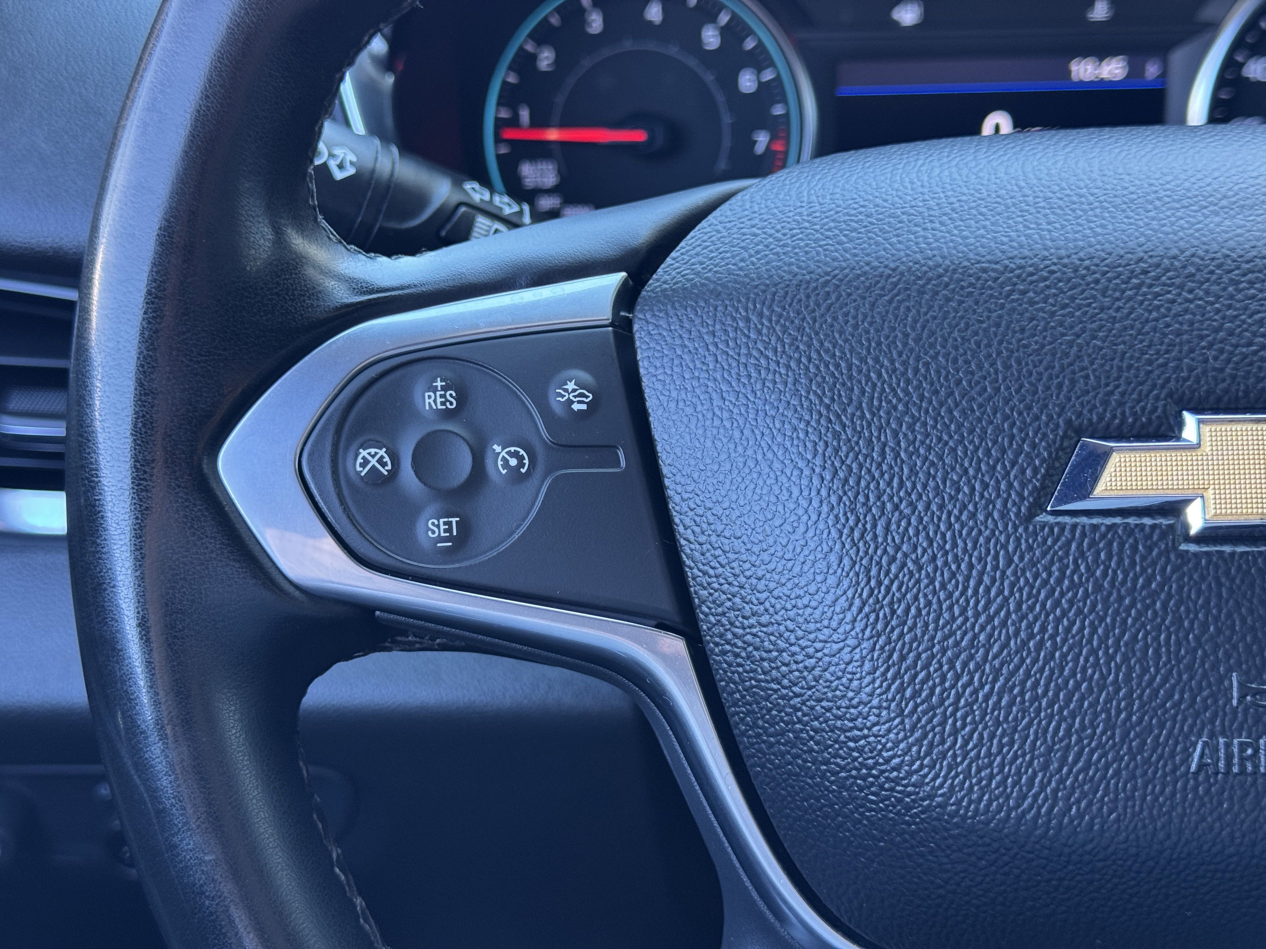 Used 2023 Chevrolet Traverse LT w/ Rear Camera Mirror Package image 28