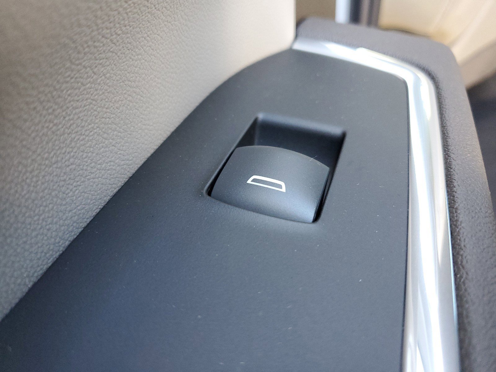 New 2025 GMC Sierra 2500 SLT w/ SLT Convenience Package image 17