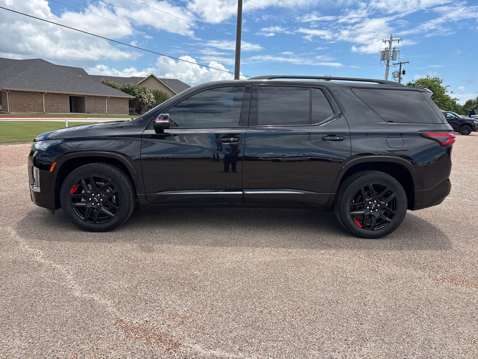 Used 2022 Chevrolet Traverse Premier w/ Redline Edition FWD image 2
