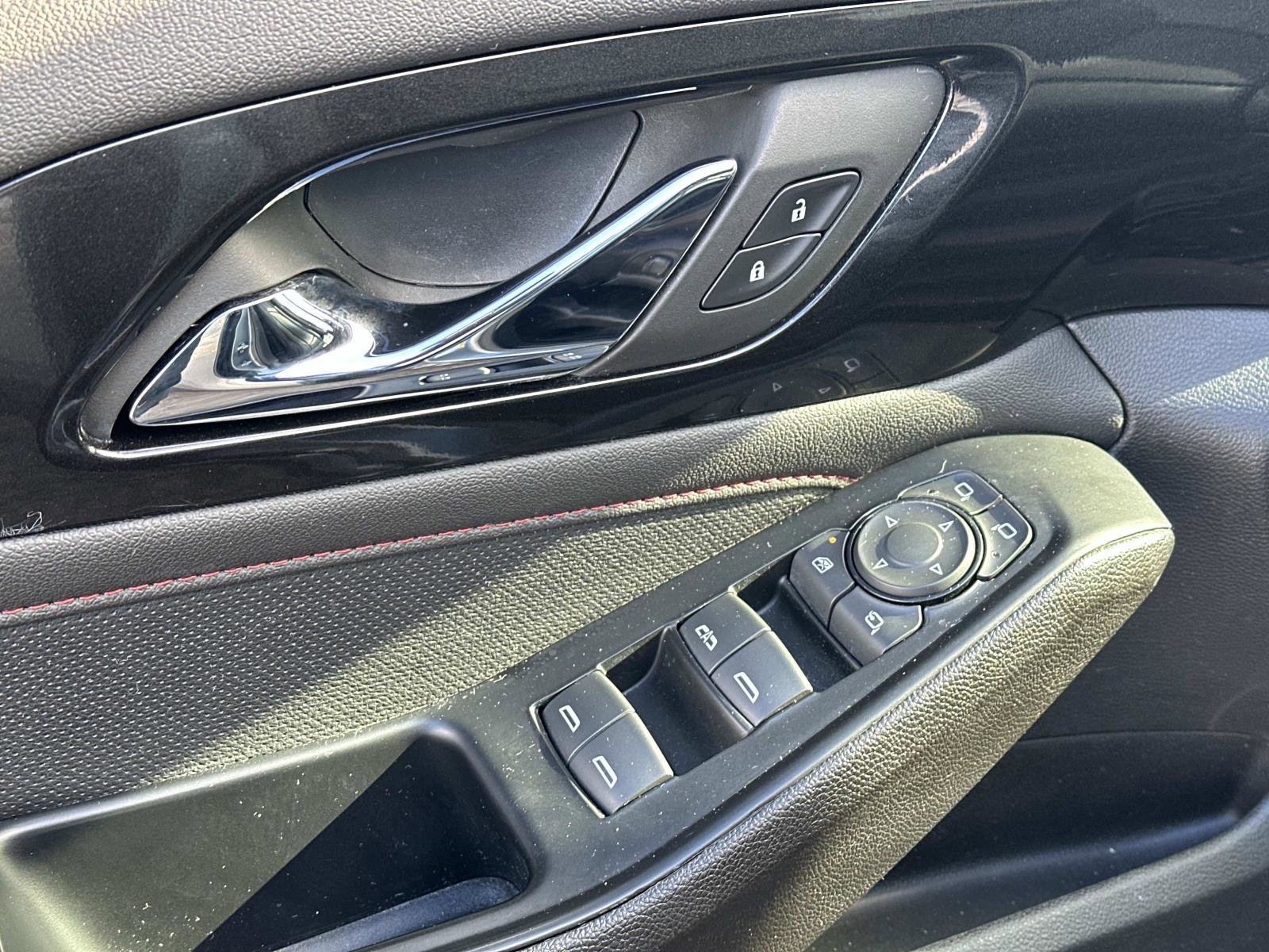 Used 2023 Chevrolet Traverse RS image 16