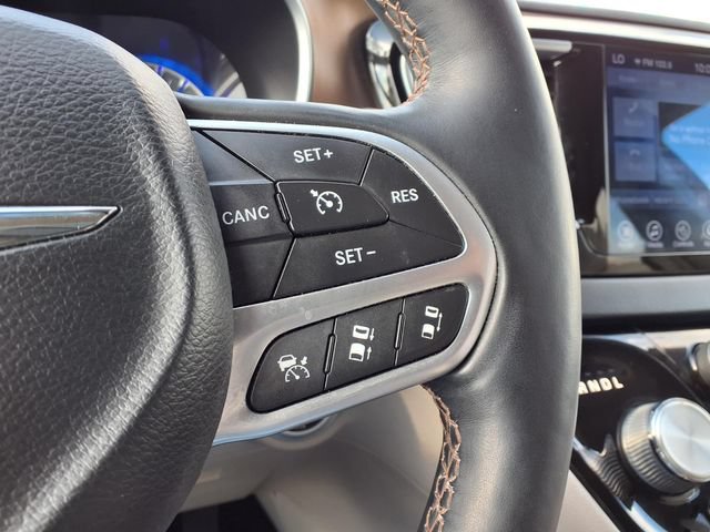 Used 2017 Chrysler Pacifica Touring-L Plus w/ Advanced Safetytec Group FWD image 17