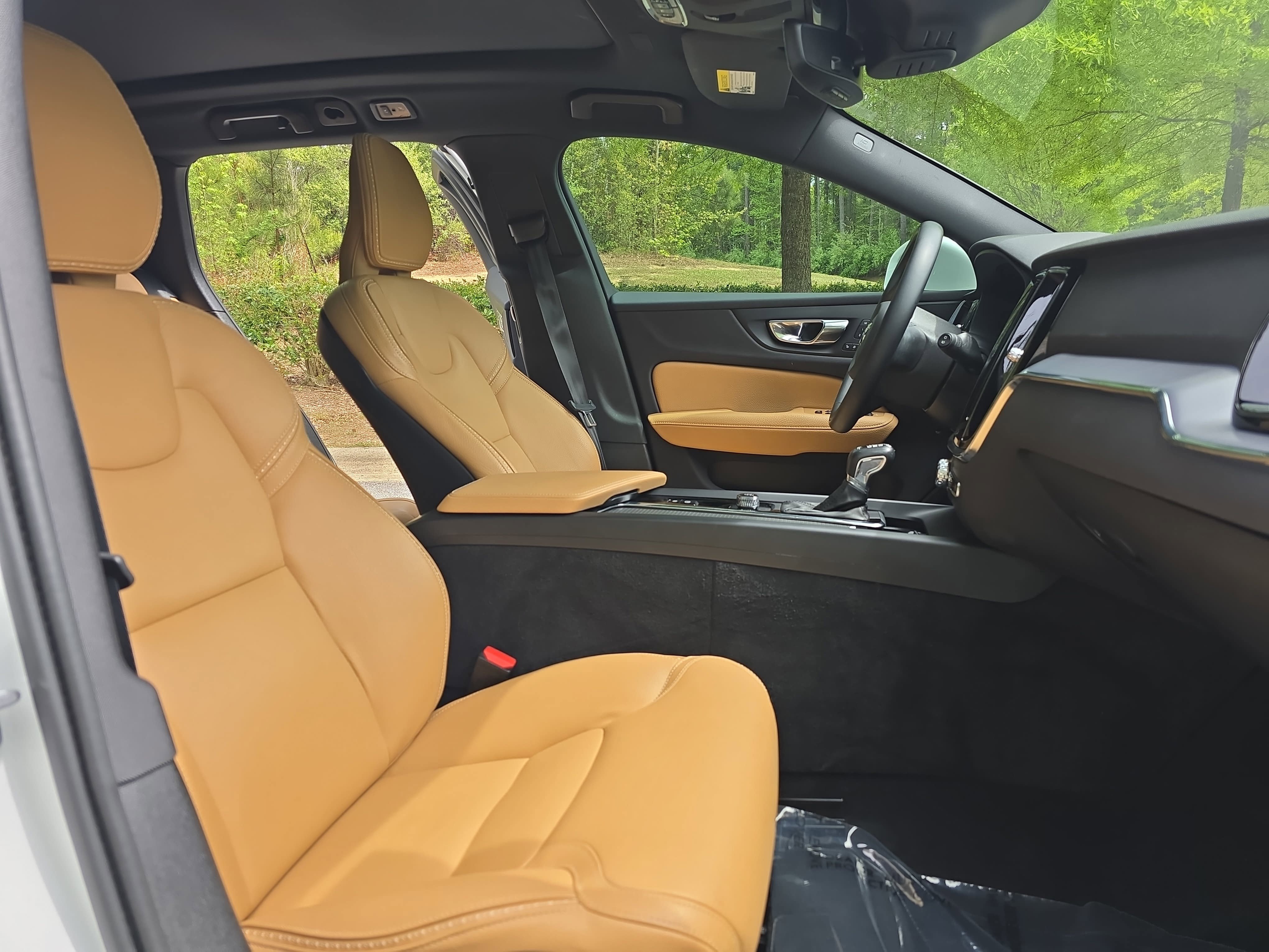 Used 2020 Volvo V60 T5 Cross Country w/ Protection Package Premier image 10