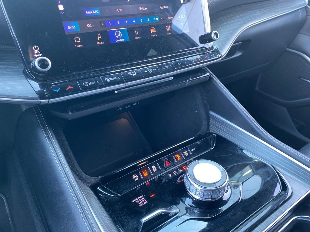 Used 2024 Jeep Wagoneer L Series II w/ Flexible Seating Group image 17