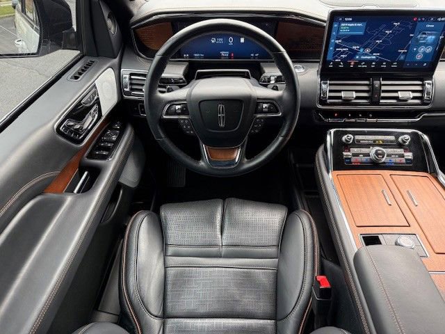 Used 2024 Lincoln Navigator Black Label image 32