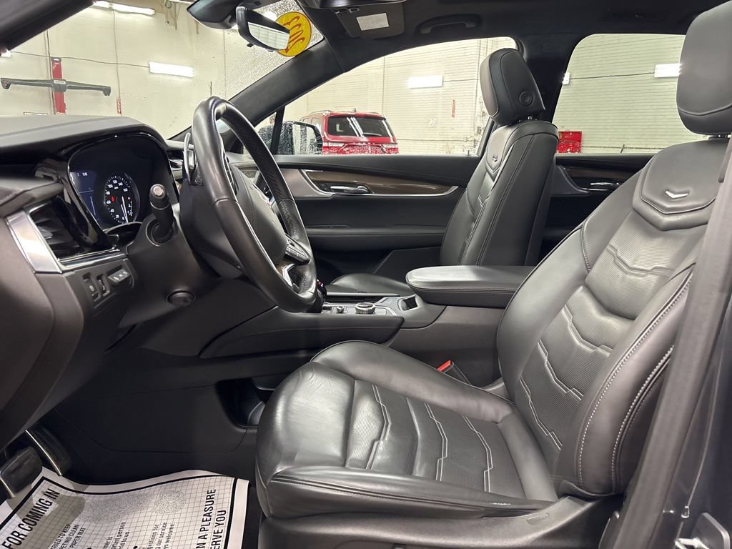 Used 2023 Cadillac XT6 Sport w/ Platinum Package AWD/4WD image 9