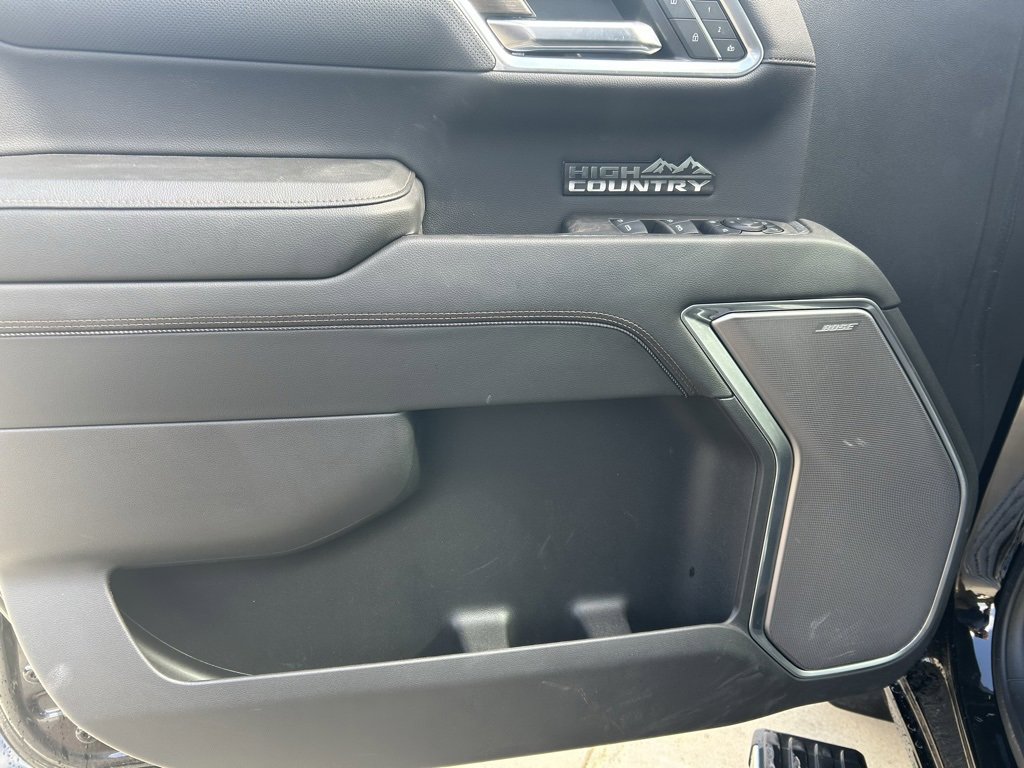 Used 2025 Chevrolet Silverado 1500 High Country w/ High Country Premium Package image 3