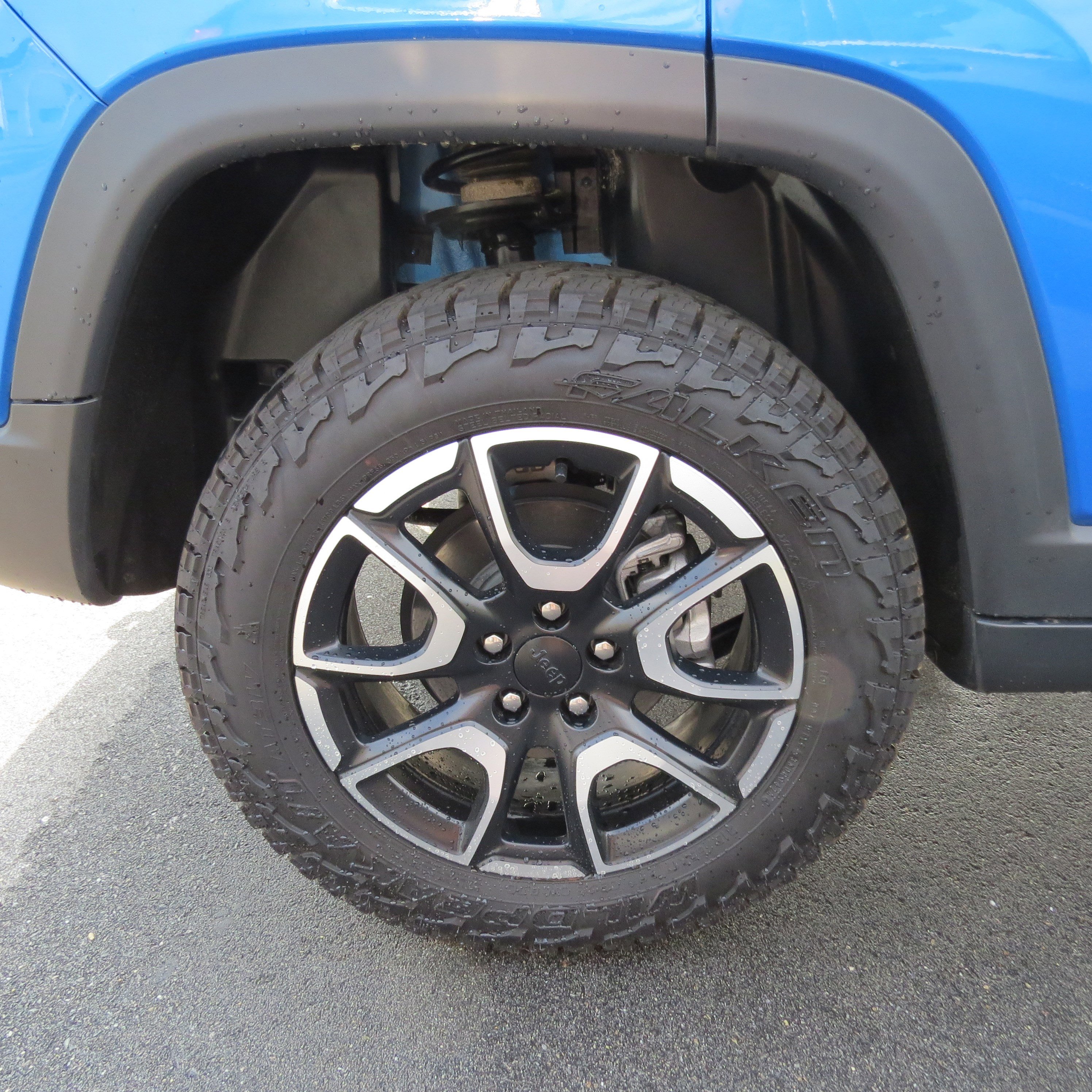 Used 2024 Jeep Compass Trailhawk image 11