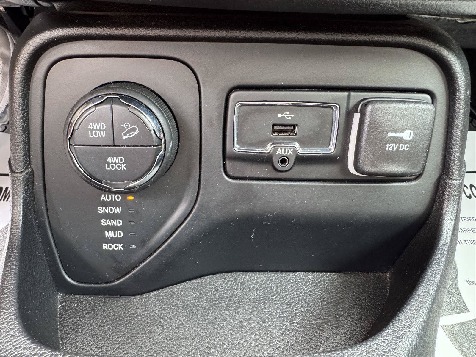 Used 2016 Jeep Renegade Trailhawk AWD/4WD image 22