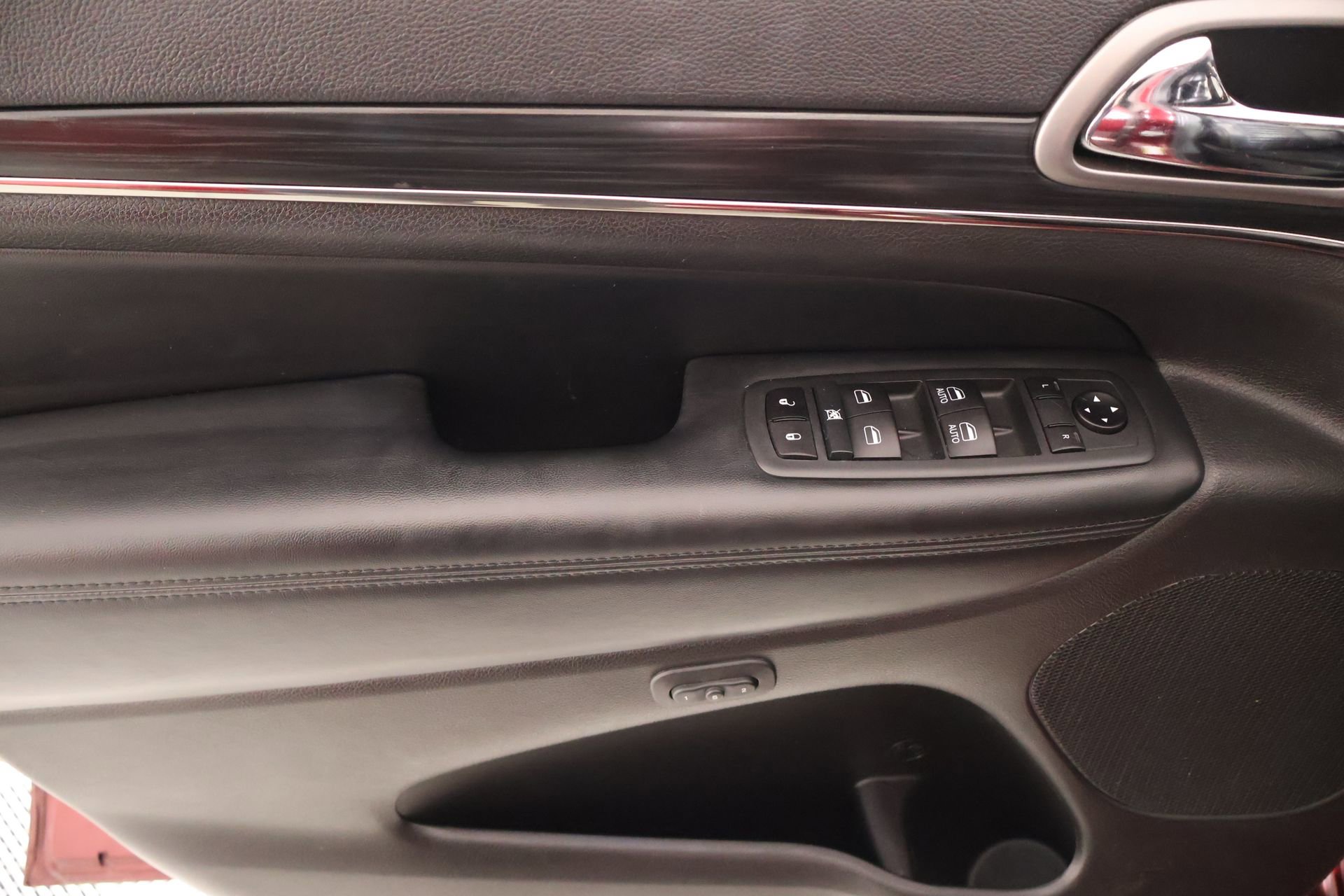 Used 2020 Jeep Grand Cherokee Limited X RWD image 17