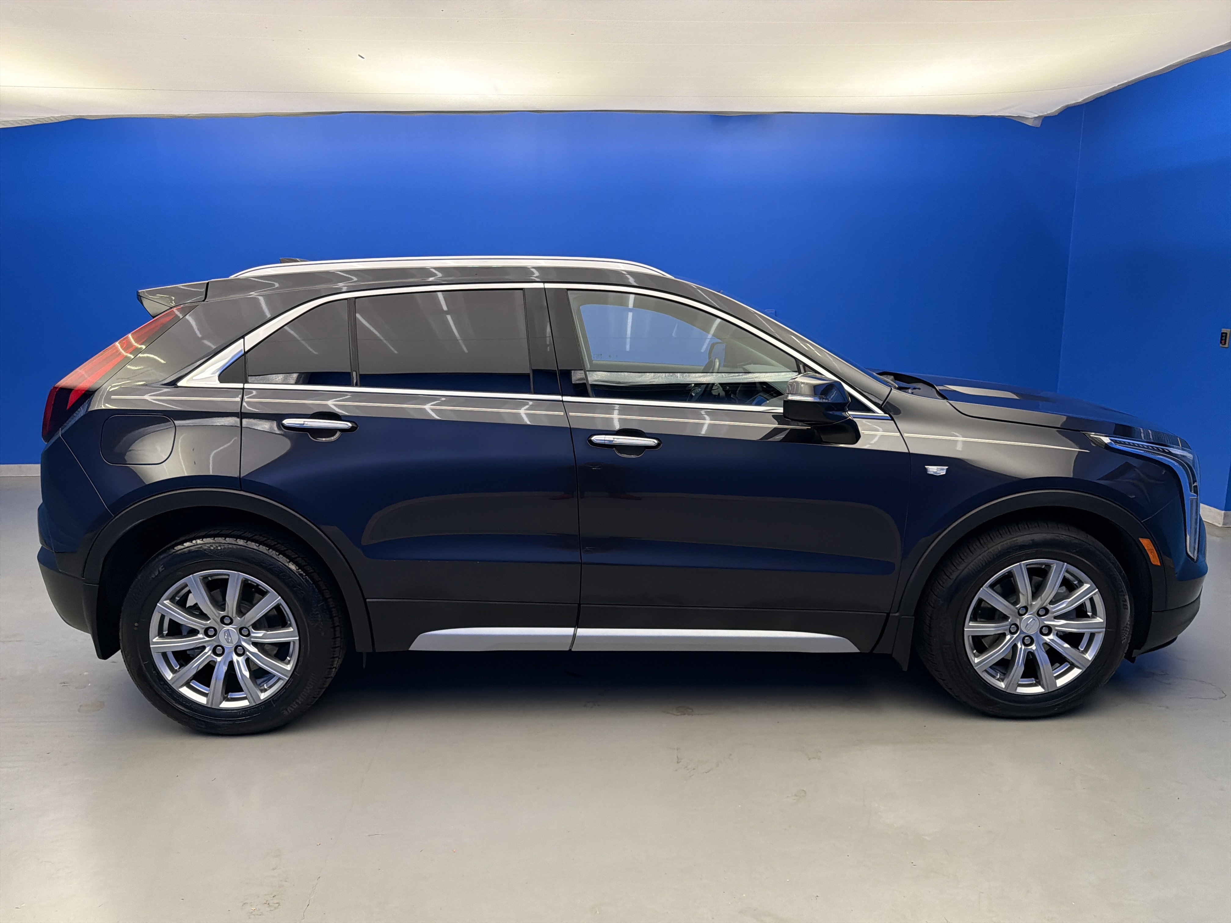 Used 2023 Cadillac XT4 Premium Luxury w/ Cold Weather Package AWD/4WD image 8