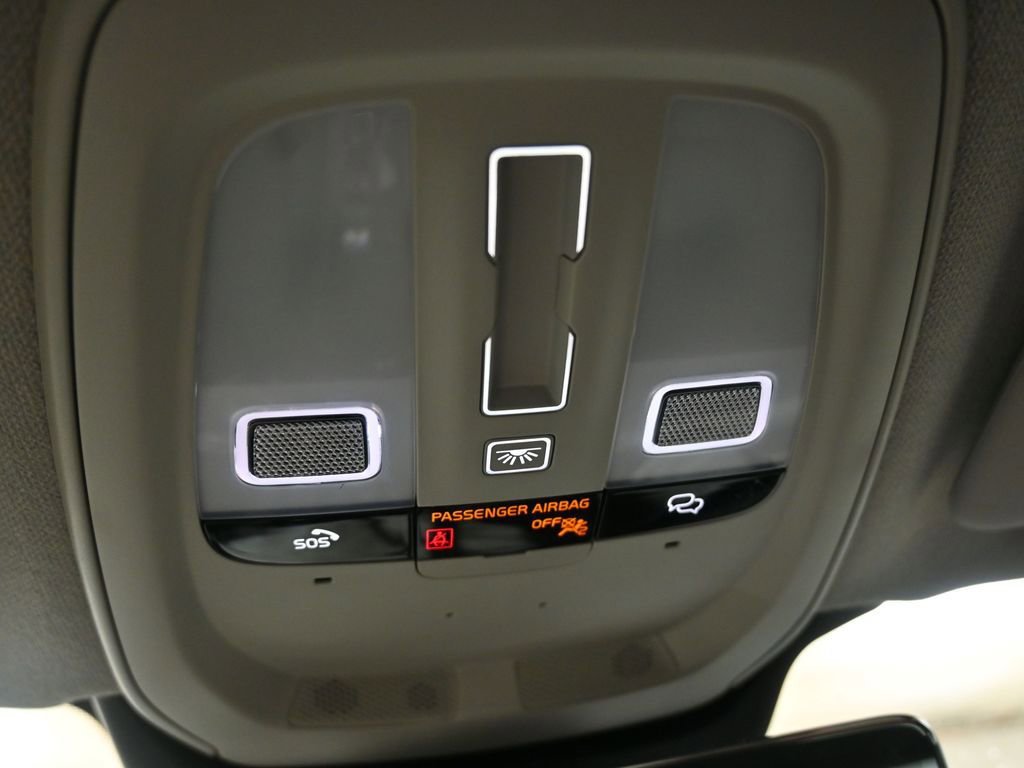 New 2026 Volvo XC40 B5 Ultra w/ Protection Package Premier image 39