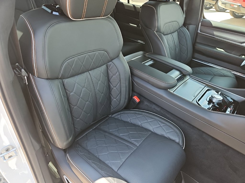 New 2026 Jeep Grand Wagoneer Summit AWD/4WD image 24