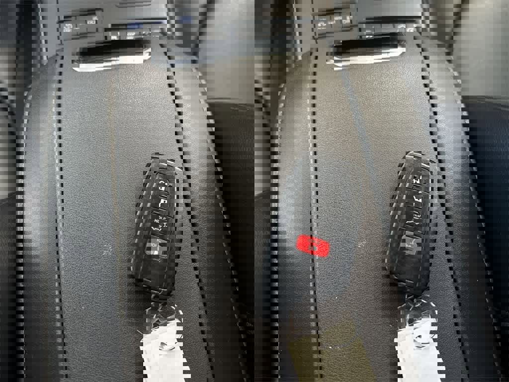 Used 2022 Toyota Highlander XLE image 37