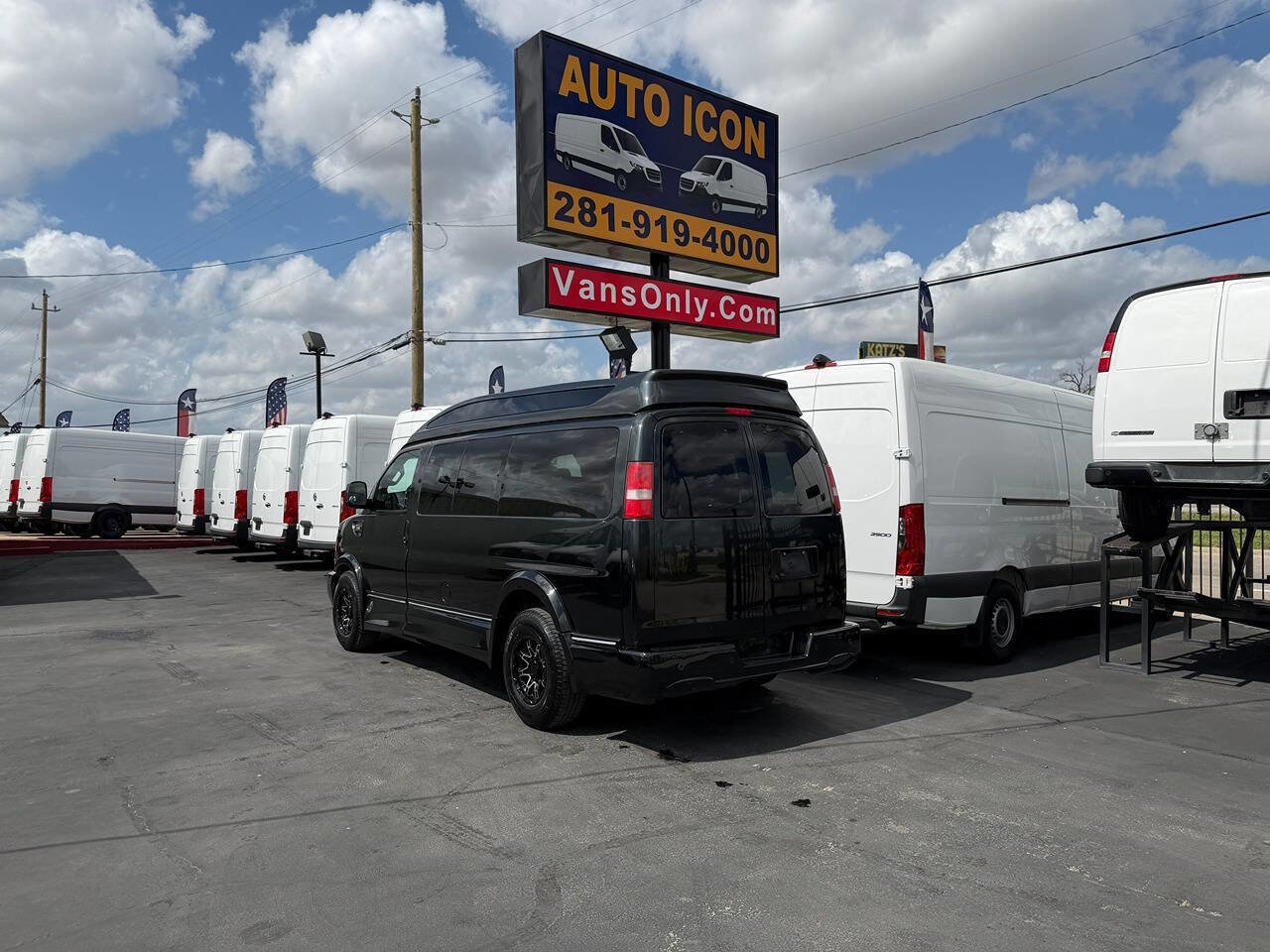 Used 2017 Chevrolet Express 2500 image 30