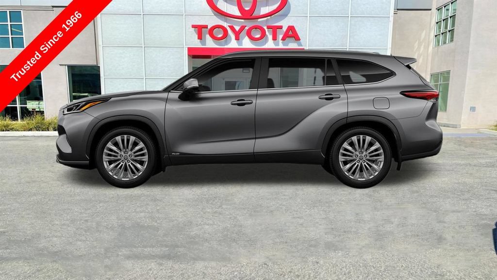 New 2026 Toyota Highlander Platinum AWD/4WD image 3