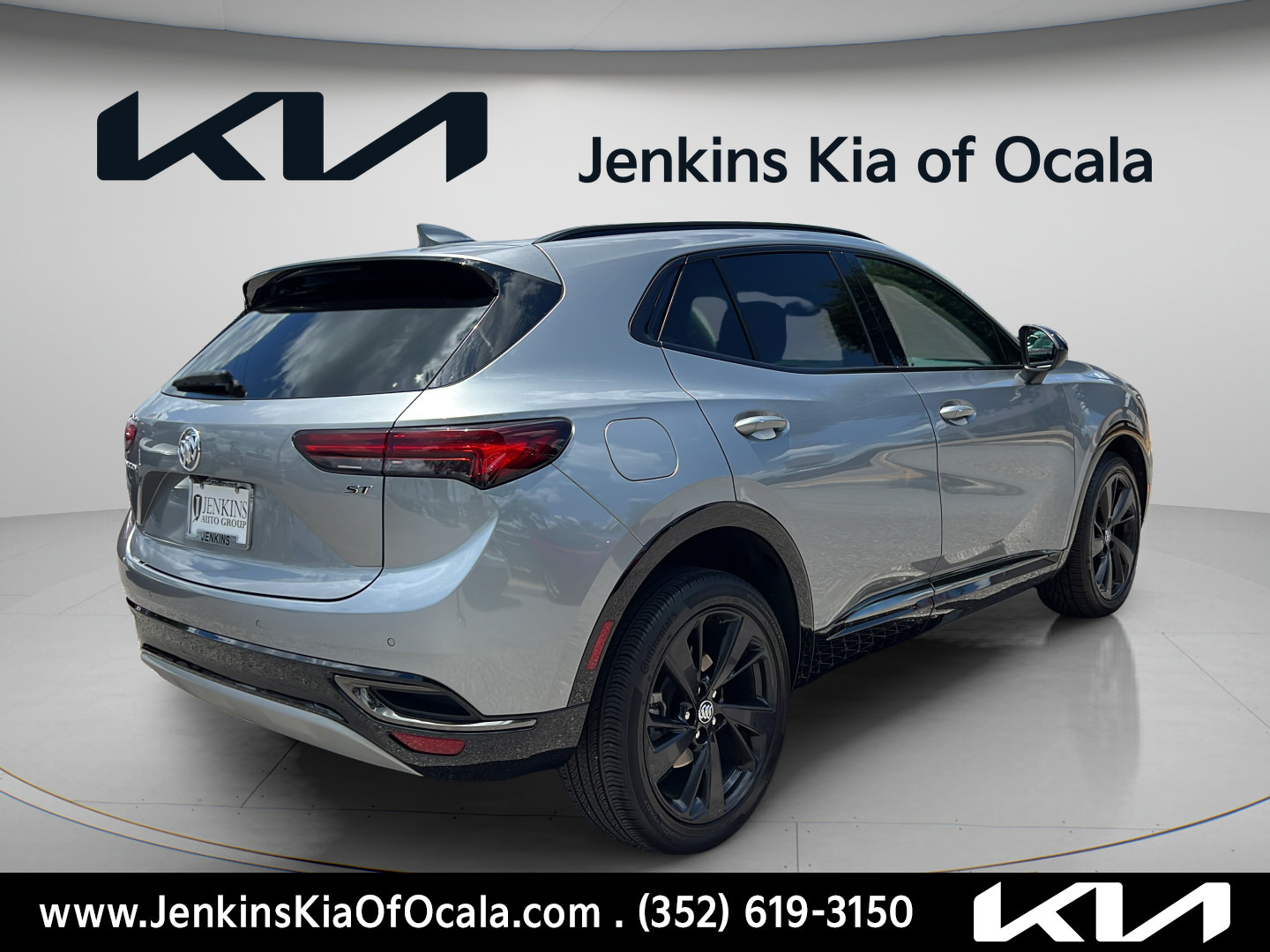 Used 2023 Buick Envision Preferred FWD image 3