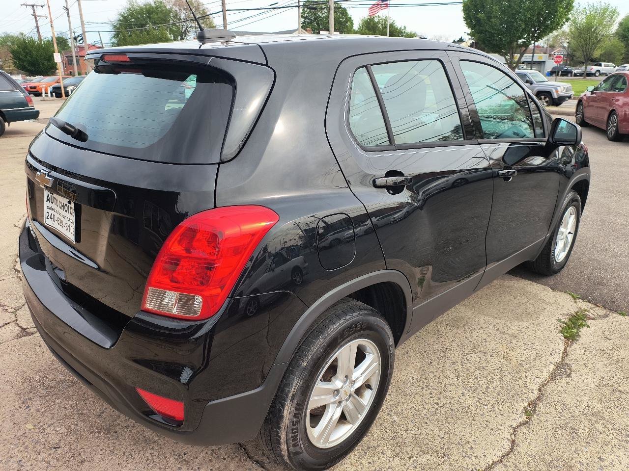 Used 2020 Chevrolet Trax LS AWD/4WD image 17
