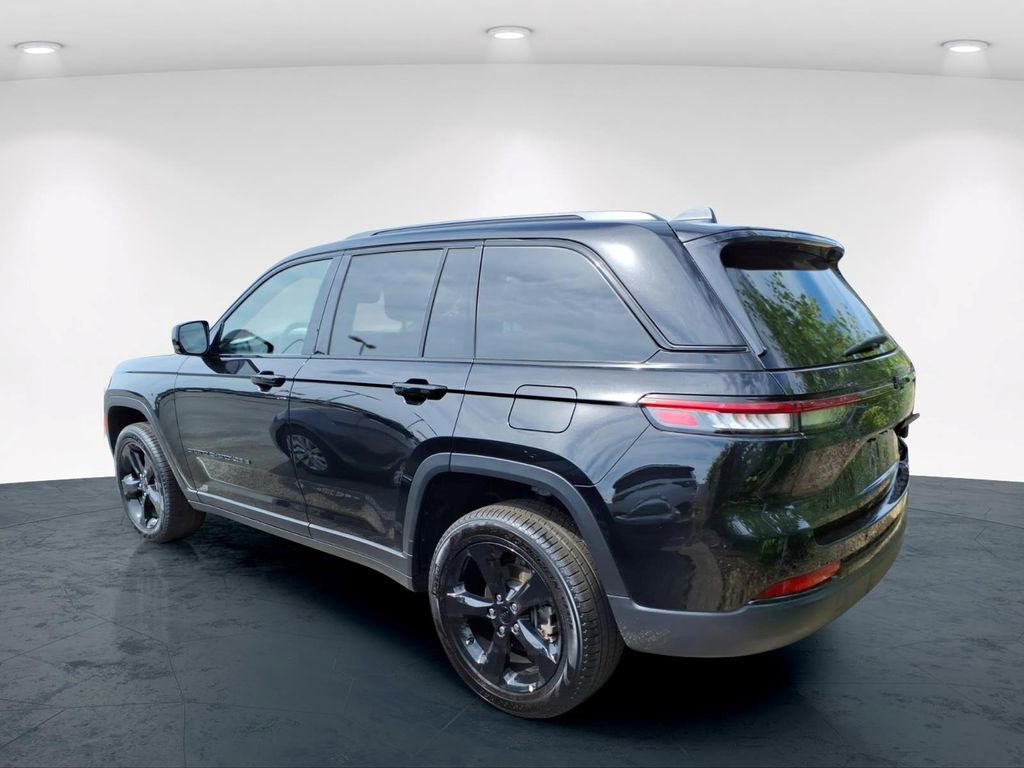 Certified 2024 Jeep Grand Cherokee Altitude AWD/4WD image 16