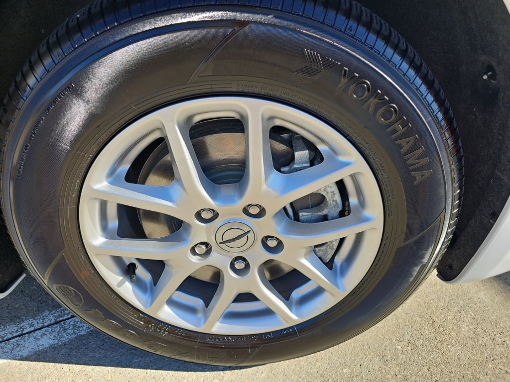 Certified 2024 Chrysler Pacifica Touring-L FWD image 2