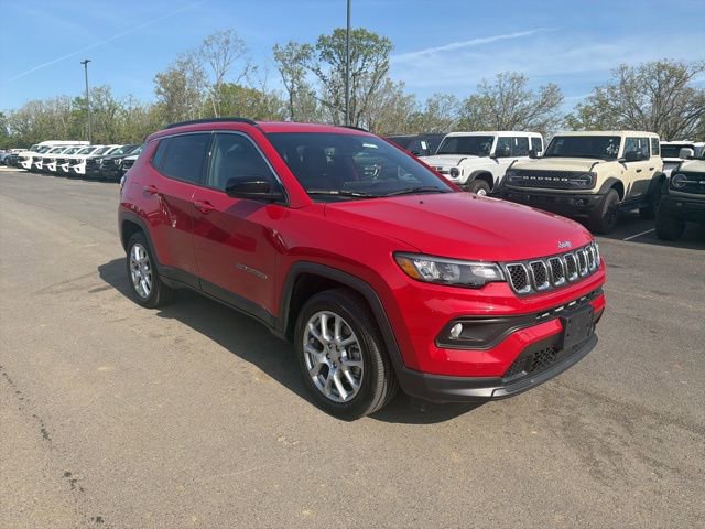 Used 2024 Jeep Compass Latitude image 4