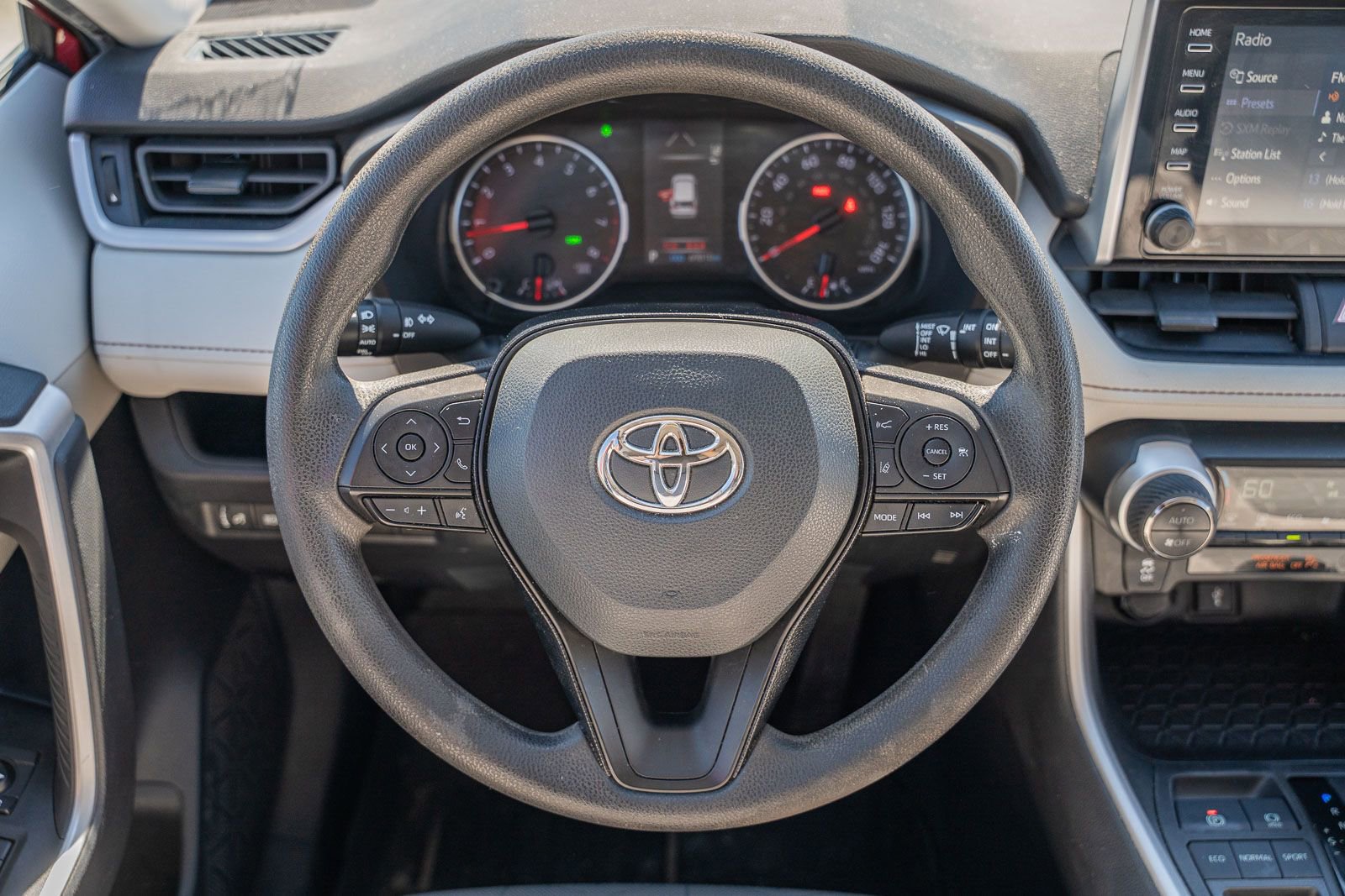 Used 2021 Toyota RAV4 XLE w/ Convenience Package image 22