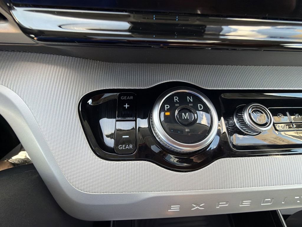 Used 2025 Ford Expedition Max Active AWD/4WD image 26