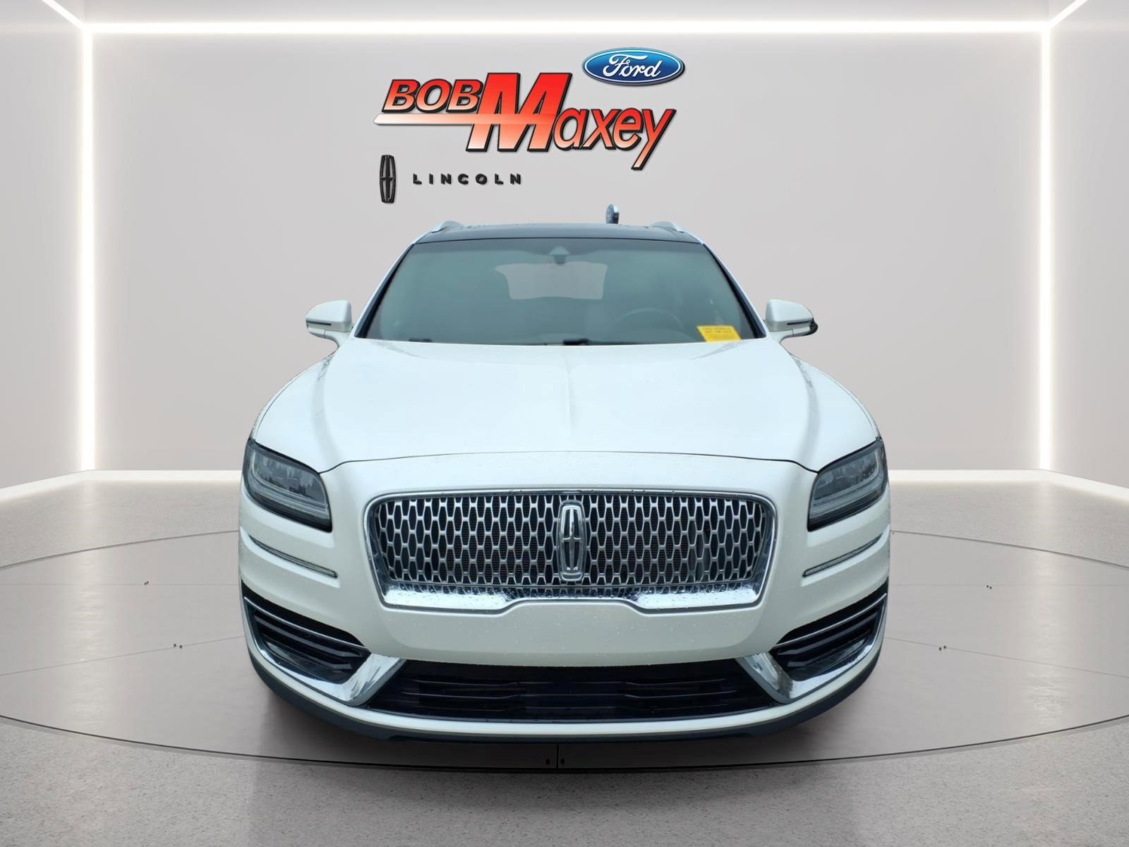 Used 2019 Lincoln Nautilus Select FWD image 2
