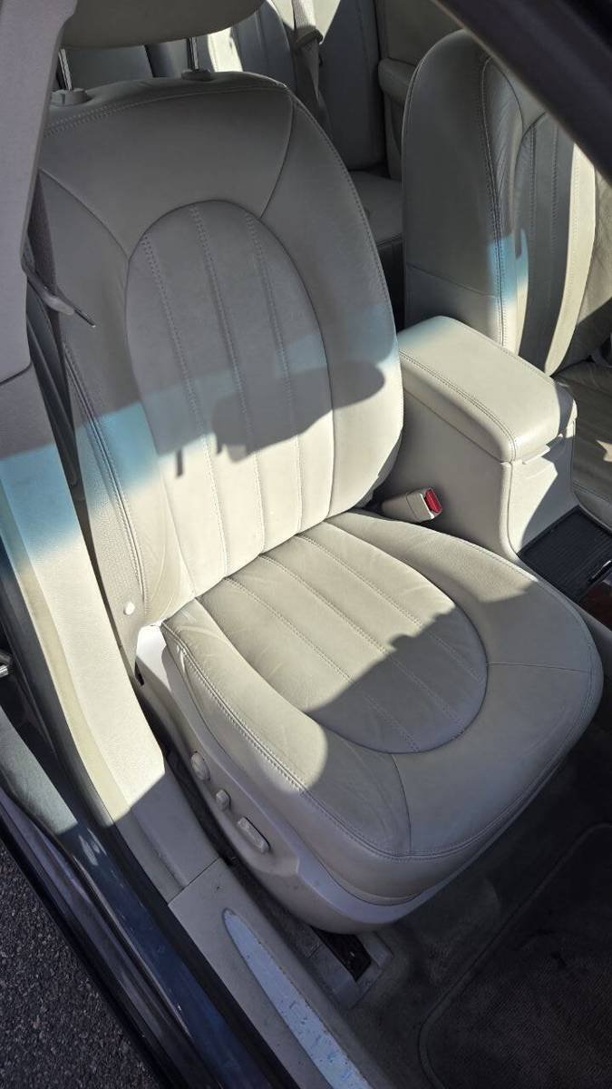 Used 2010 Buick Lucerne CXL FWD image 14