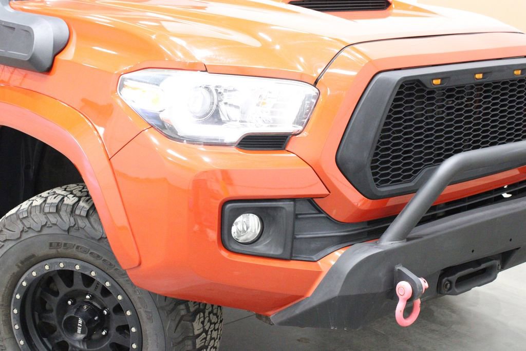 Used 2016 Toyota Tacoma TRD Sport image 35