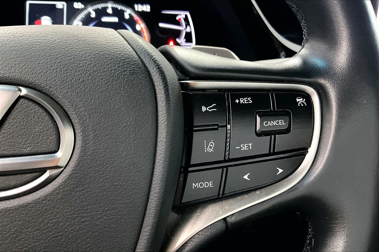 Used 2025 Lexus ES 300h w/ Premium Package FWD image 25