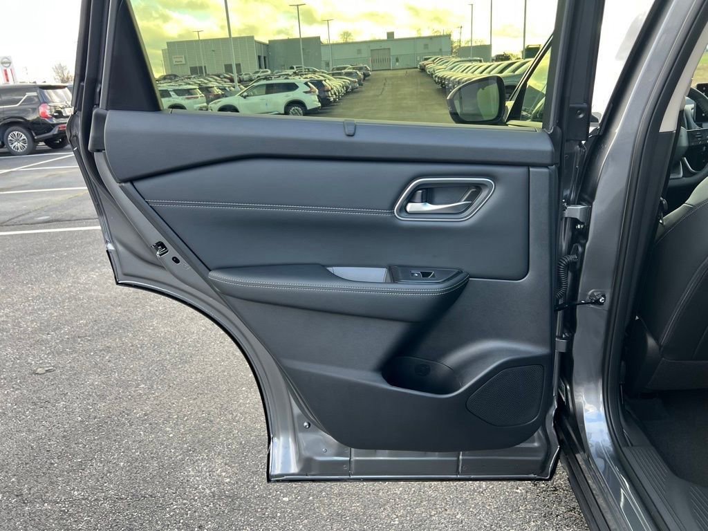 New 2026 Nissan Rogue Platinum w/ Platinum Premium Package image 16