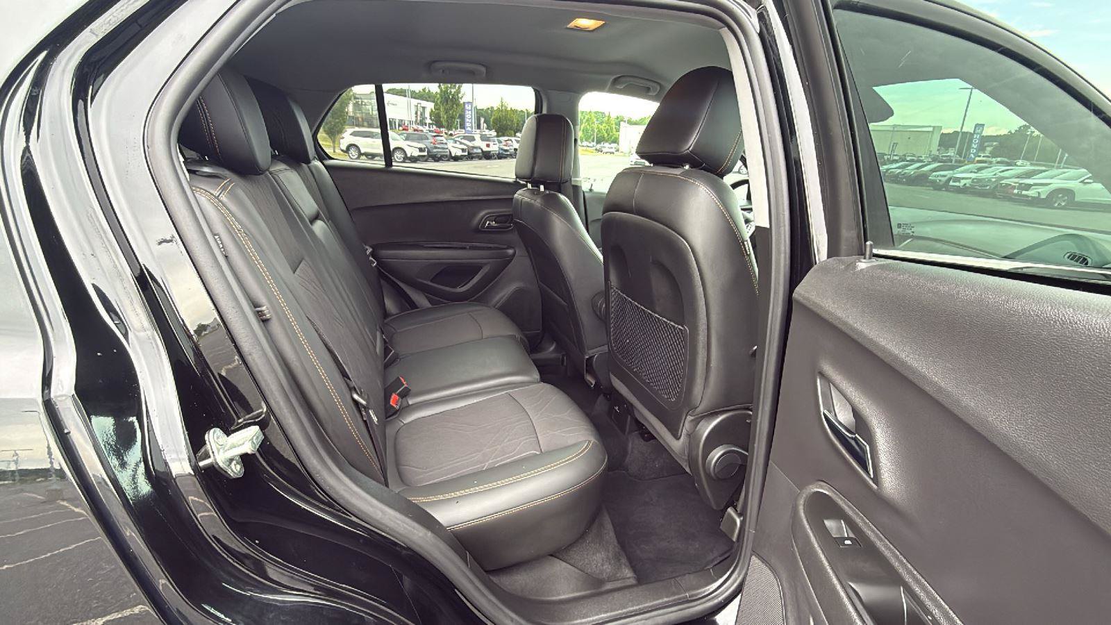 Used 2020 Chevrolet Trax LT w/ Driver Confidence Package AWD/4WD image 20