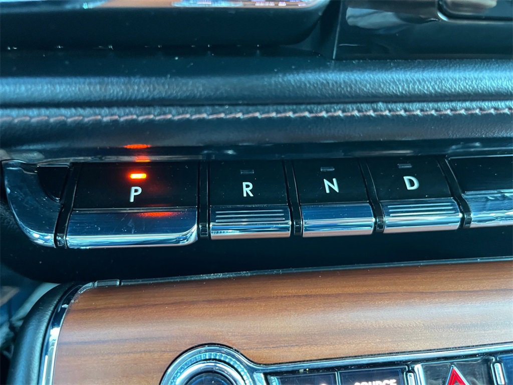 Used 2020 Lincoln Aviator Reserve w/ Equipment Group 201A image 13