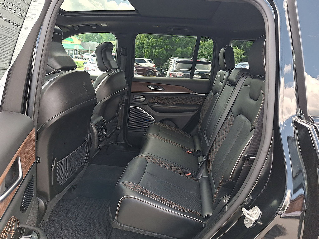 Used 2023 Jeep Grand Cherokee Summit AWD/4WD image 20